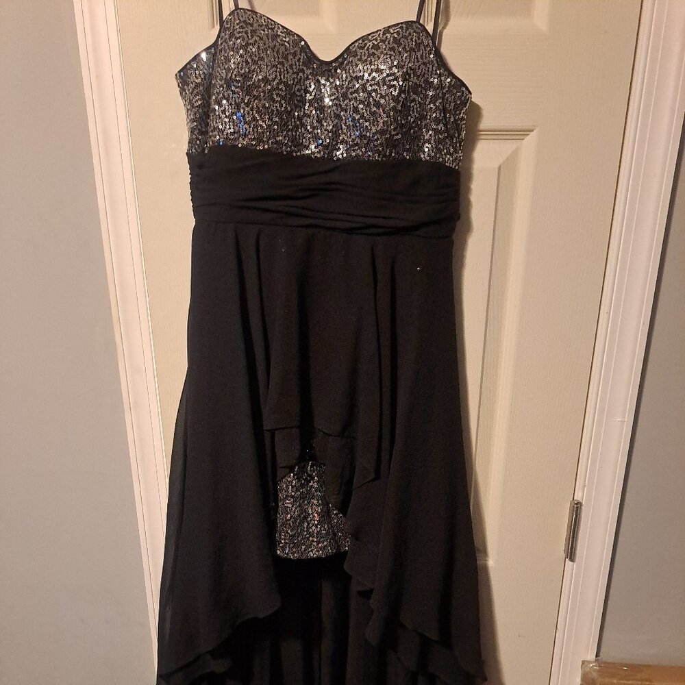 Hailey Logan by Adrianna Papell dress